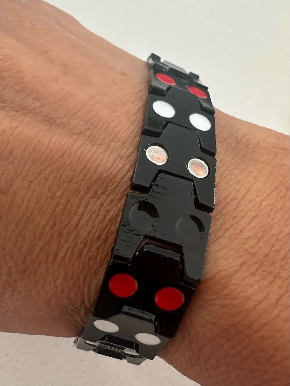 Magnetic Therapy Black Stainless Steel Bracelet with Red & White Magnets